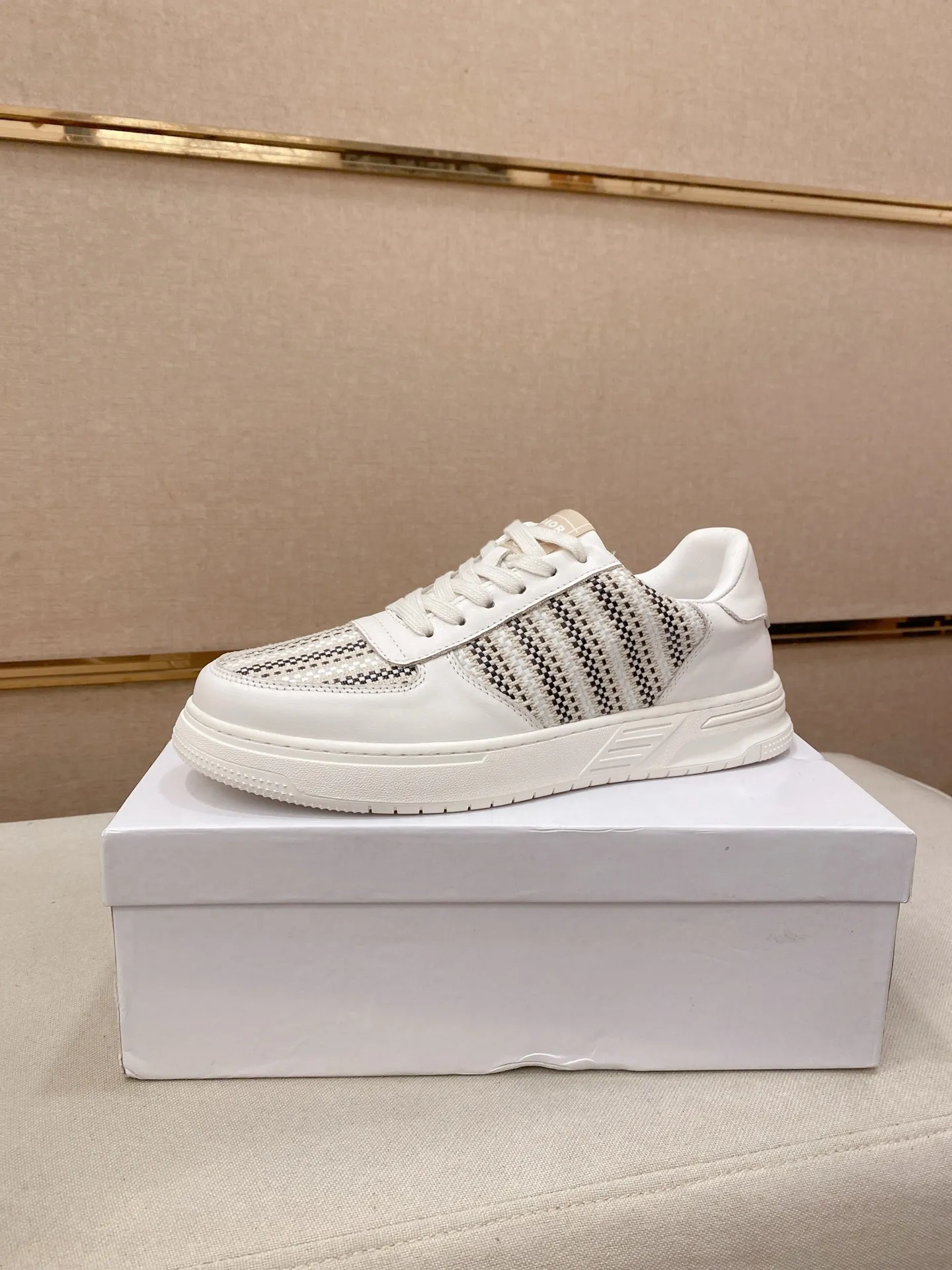 Men's men's shoes 💰 420💰🇮🇹🇮🇹Dior D new model is on sale at the same time, upper 🇮🇹Imported stretch fabric from Italy Fully imported sheepskin lining💪💪, completely 1⃣️ to 1⃣️🇮🇹💪💪, ⚠Sole: Original sole provided by the original factory, exclusive movable molded sole super comfortable, ⚠Original factory follow-up, 🔍🔍high quality, you can come in and out at will, welcome to compare⚠. Code number:38-44